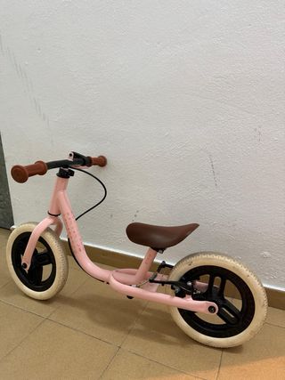 Bicicleta sin pedales rosa