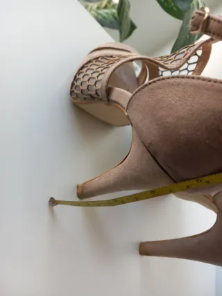 Sandalias de tacón beige con malla talla37