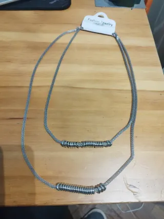 Collar de plata con espirales