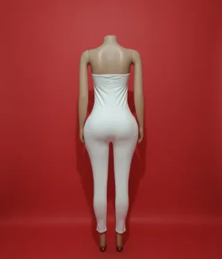 Mono blanco strapless con detalle dorado