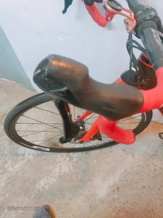 Bicicleta de carretera Pinarello cuadro chino