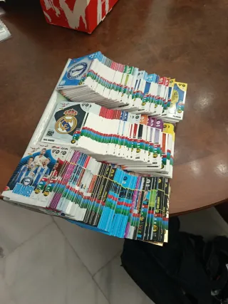 Cromos Adrenalyn XL 24-25