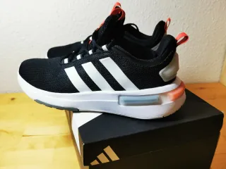 Zapatillas Adidas Racer TR 23 Negras y Blancas