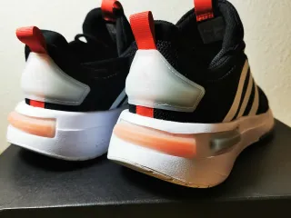 Zapatillas Adidas Racer TR 23 Negras y Blancas