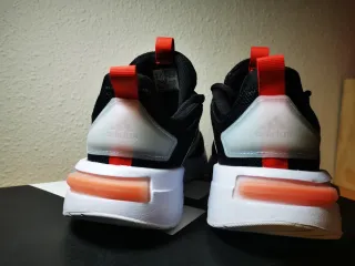 Zapatillas Adidas Racer TR 23 Negras y Blancas