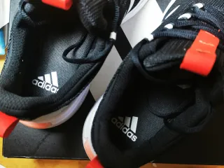 Zapatillas Adidas Racer TR 23 Negras y Blancas