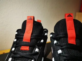 Zapatillas Adidas Racer TR 23 Negras y Blancas