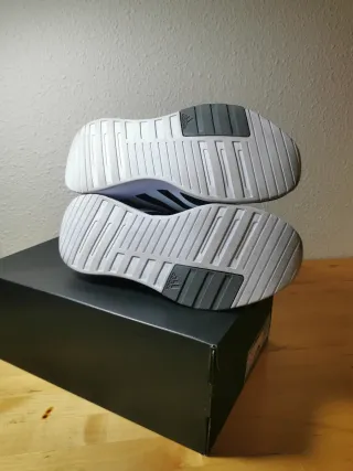 Zapatillas Adidas Racer TR 23 Negras y Blancas