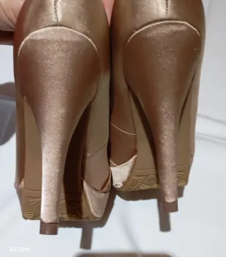 Zapatos de fiesta tacón aguja beige dorados 36/37