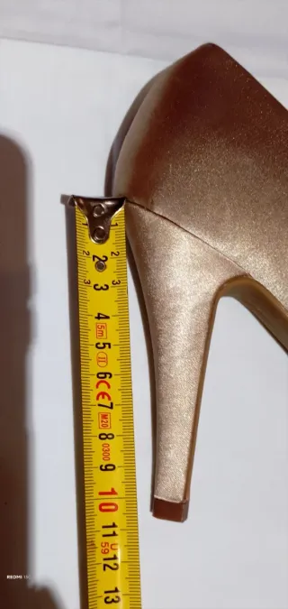 Zapatos de fiesta tacón aguja beige dorados 36/37