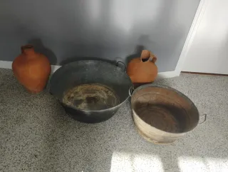 Juego de 2 cántaros de barro y 2 cubos