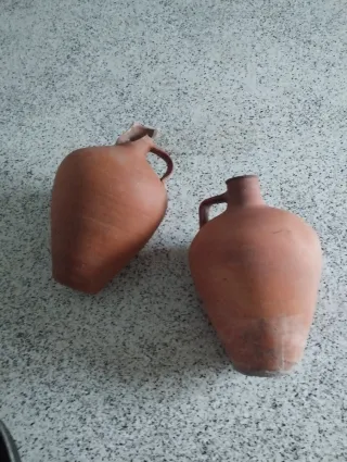 Juego de 2 cántaros de barro y 2 cubos