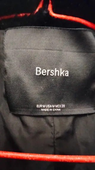 Abrigo negro de pelo sintético