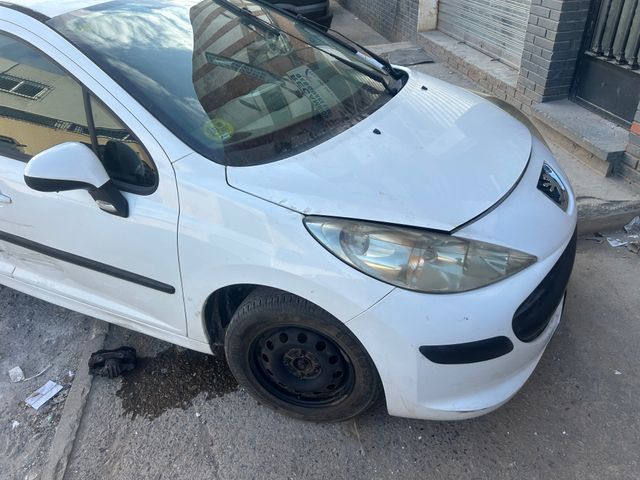 Paragolpes delantero Peugeot 207