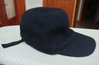 Gorra de lana negra