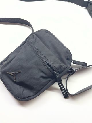 Riñonera Jordan Negra