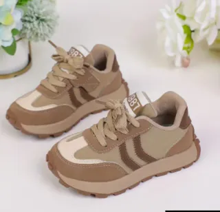 Zapatillas deportivas beige y marrón numero 22*5