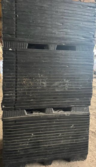 Palé plástico negro