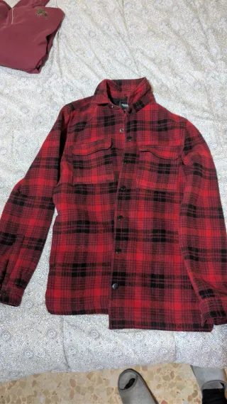 Chaqueta tejana Pull&Bear cuadros roja