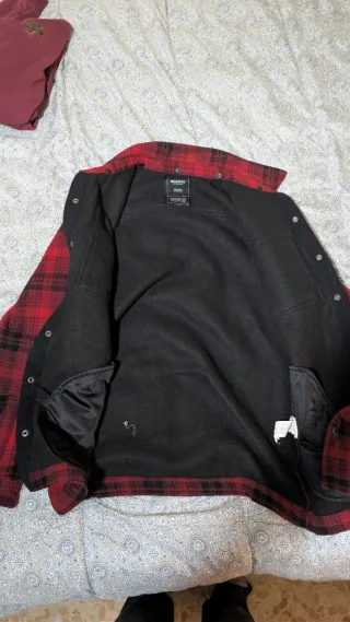 Chaqueta tejana Pull&Bear cuadros roja