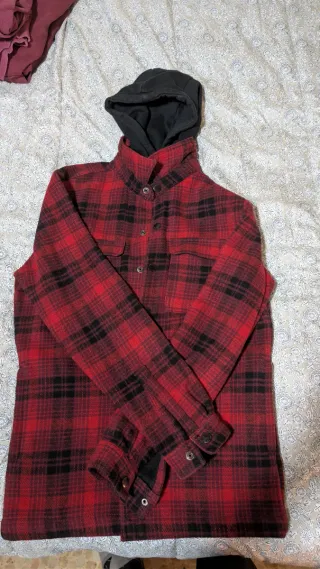Chaqueta tejana Pull&Bear cuadros roja