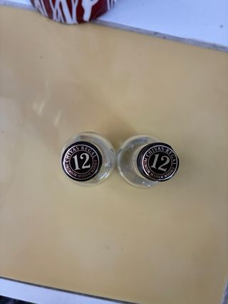 2 Bottiglie piccole di Whisky Chivas Regal vuote