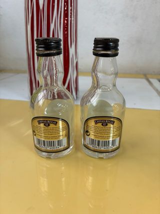 2 Bottiglie piccole di Whisky Chivas Regal vuote