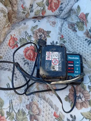 Cargador y Batería Makita 14.4V