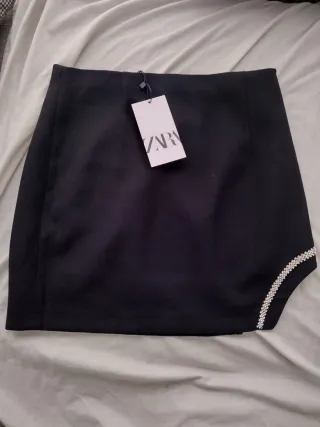 Falda Zara corta tiro alto pedrería