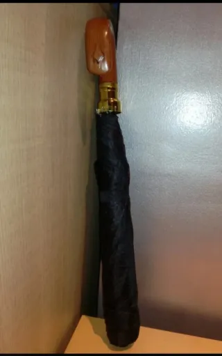 Paraguas plegable y automático de hombre.