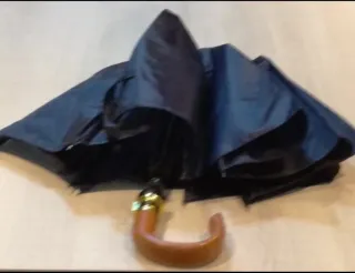 Paraguas plegable y automático de hombre.