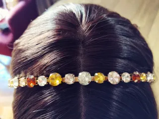 2 Tocados dorado con piedras multicolor