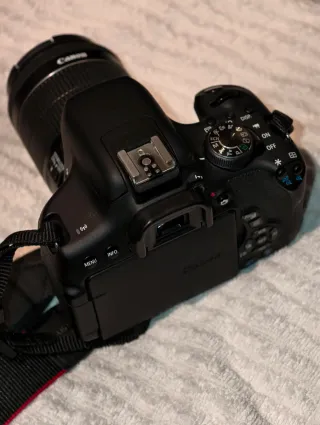 CÁMARA REFLEX CANON EOS 750D