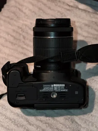 CÁMARA REFLEX CANON EOS 750D