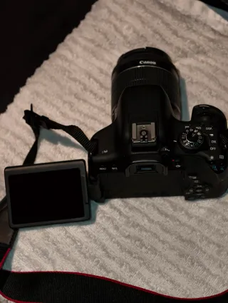 CÁMARA REFLEX CANON EOS 750D