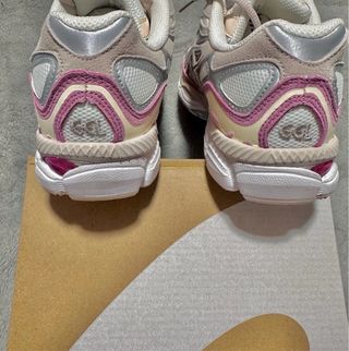 Zapatillas Asics Gel NYC Beige y Rosa