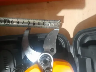 Tijeras de podar a batería con maletín