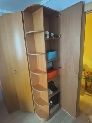 Armario esquinero madera puertas curvas