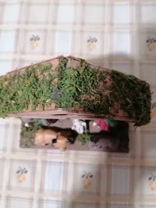 Presepe in legno con statuine