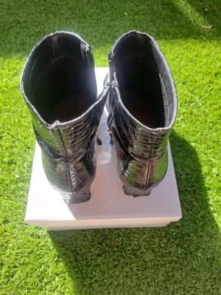 Botines Sfera efecto piel de serpiente