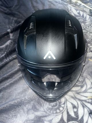 Casco de moto negro