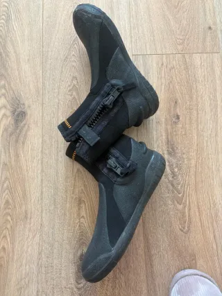 Escarpines de neopreno con cremallera