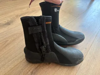 Escarpines de neopreno con cremallera