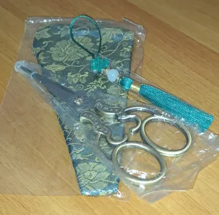 Forbici decorative con nappa