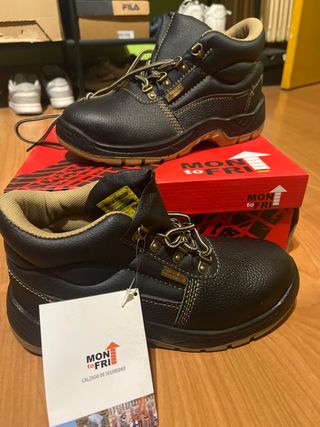 Botas de seguridad MON TO FRI Talla 40 Nuevas