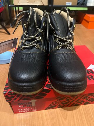Botas de seguridad MON TO FRI Talla 40 Nuevas