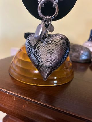 Collana con cuore e ciondolo