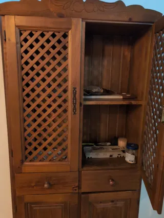 Alacena de madera rústica