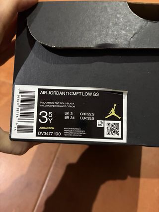 Tenis Jordan Negro Morado Blanco