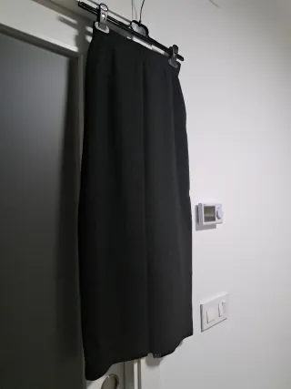 Falda negra talla S con cinturón a juego